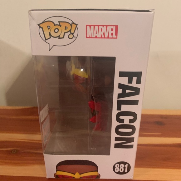 Funko Pop Marvel Falcon - Picture 4 of 6